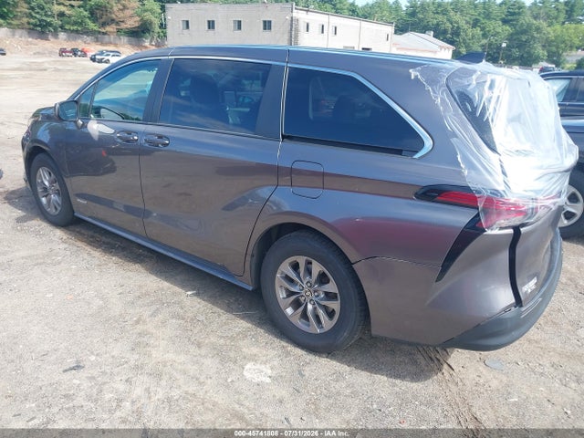 5TDKSKFC8MS011217 Toyota SIENNA LE