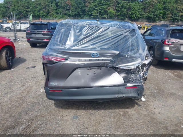 5TDKSKFC8MS011217 Toyota SIENNA LE