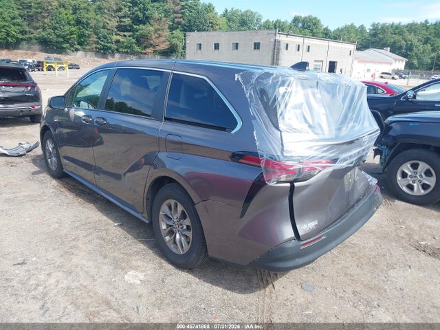 5TDKSKFC8MS011217 Toyota SIENNA LE