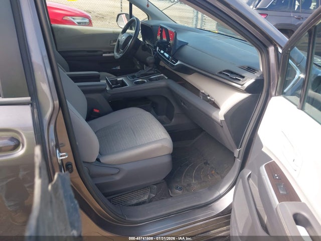5TDKSKFC8MS011217 Toyota SIENNA LE