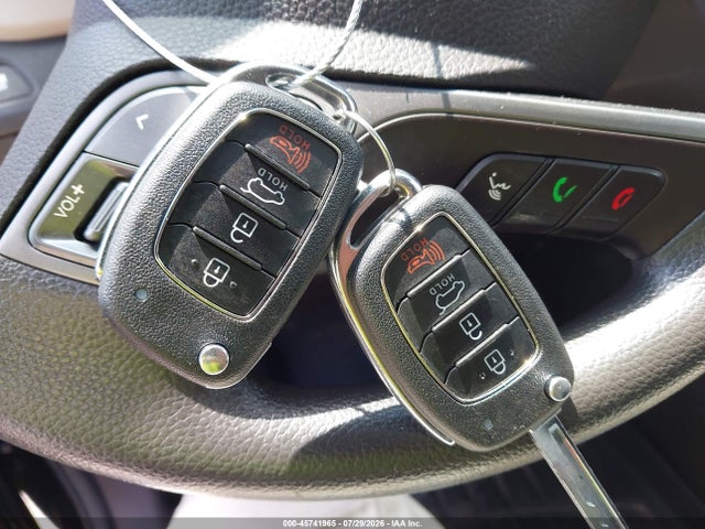 Продаж на аукціоні авто 2017 Hyundai Santa Fe Sport 2.4l, vin: 5NMZTDLB8HH043533, номер лоту: 45741965