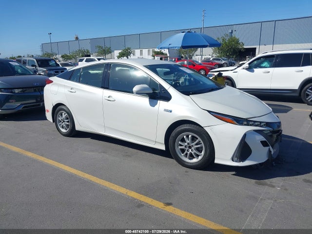 Продаж на аукціоні авто 2018 Toyota Prius Prime Plus, vin: JTDKARFP6J3076708, номер лоту: 45742100