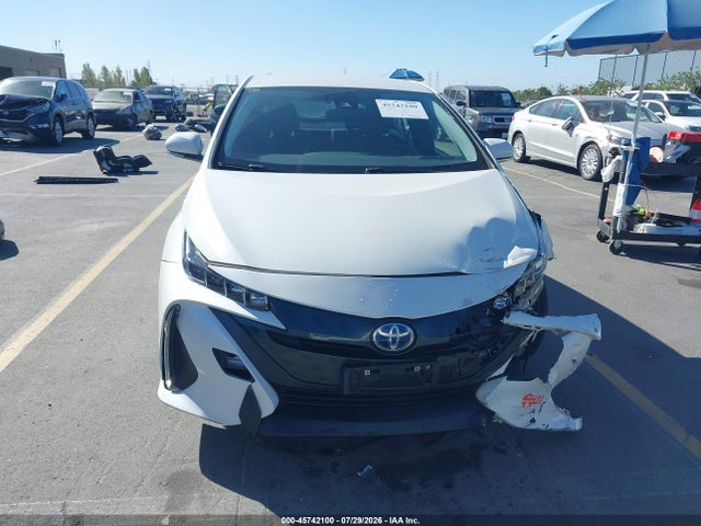 45742100 :رقم المزاد ، JTDKARFP6J3076708 vin ، 2018 Toyota Prius Prime Plus مزاد بيع