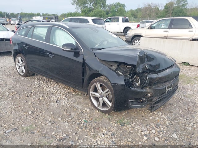 45742129 :رقم المزاد ، YV140MEK0H1346990 vin ، 2017 Volvo V60 T5 Premier مزاد بيع