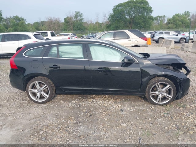 2017 Volvo V60 T5 Premier მანქანა იყიდება აუქციონზე, vin: YV140MEK0H1346990, აუქციონის ნომერი: 45742129