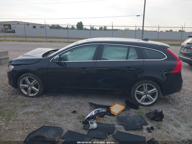 2017 Volvo V60 T5 Premier მანქანა იყიდება აუქციონზე, vin: YV140MEK0H1346990, აუქციონის ნომერი: 45742129