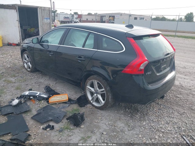2017 Volvo V60 T5 Premier მანქანა იყიდება აუქციონზე, vin: YV140MEK0H1346990, აუქციონის ნომერი: 45742129