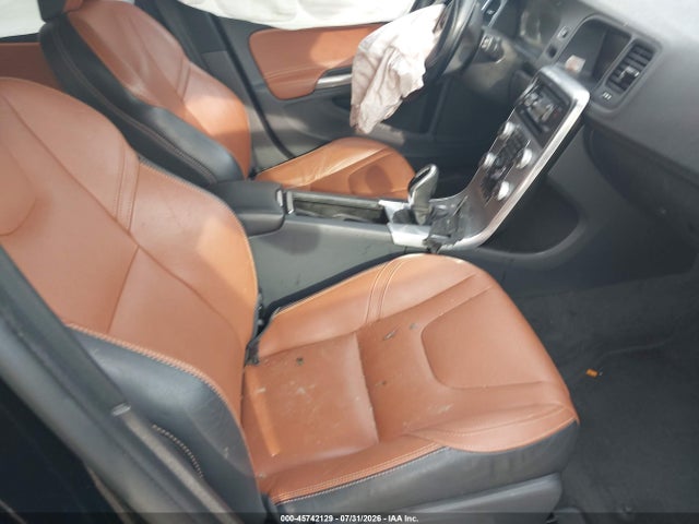 2017 Volvo V60 T5 Premier მანქანა იყიდება აუქციონზე, vin: YV140MEK0H1346990, აუქციონის ნომერი: 45742129