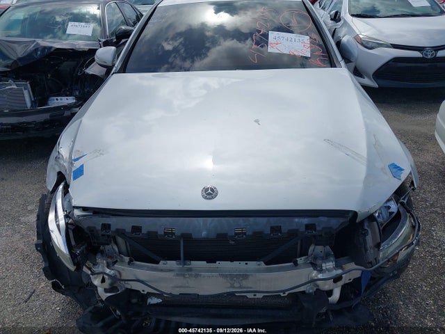 Продаж на аукціоні авто 2018 Mercedes-benz C 300 4matic, vin: 55SWF4KB6JU241870, номер лоту: 45742135