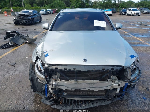 Продаж на аукціоні авто 2018 Mercedes-benz C 300 4matic, vin: 55SWF4KB6JU241870, номер лоту: 45742135
