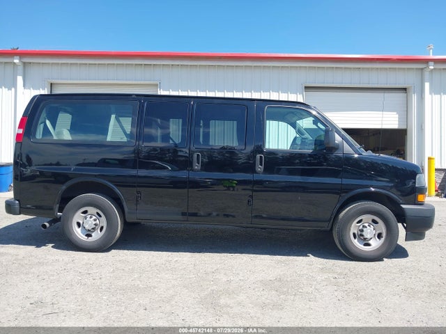 1GAWGEFGXJ1288878 Chevrolet Express 2500 Ls