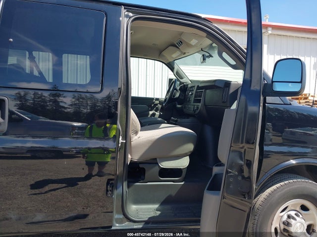 1GAWGEFGXJ1288878 Chevrolet Express 2500 Ls