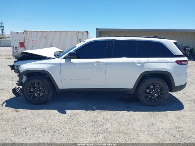 1C4RJHAG3SC311387 Jeep Grand Cherokee Laredo X 4x4