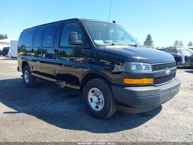 2018 1GAWGEFG4J1289105 main image