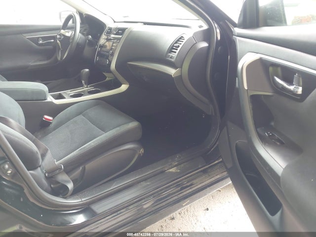 2015 Nissan Altima 2.5/2.5 S/2.5 Sl/2.5 Sv მანქანა იყიდება აუქციონზე, vin: 1N4AL3APXFC165852, აუქციონის ნომერი: 45742286