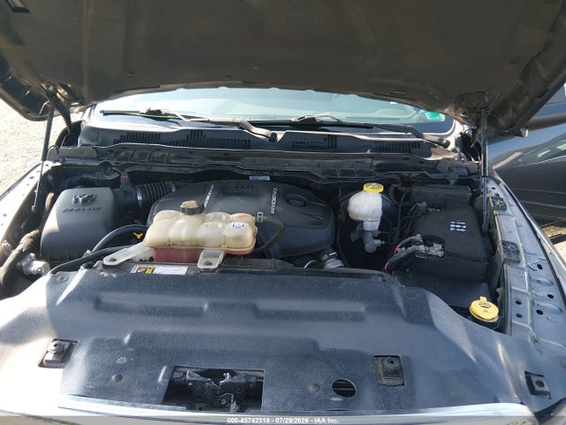 45742318 :رقم المزاد ، 1C6RR7LM3JS338333 vin ، 2018 Ram 1500 Big Horn  4x4 5'7 Box مزاد بيع