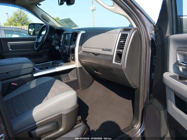45742318 :رقم المزاد ، 1C6RR7LM3JS338333 vin ، 2018 Ram 1500 Big Horn  4x4 5'7 Box مزاد بيع