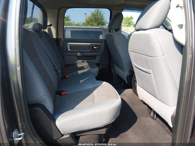 45742318 :رقم المزاد ، 1C6RR7LM3JS338333 vin ، 2018 Ram 1500 Big Horn  4x4 5'7 Box مزاد بيع