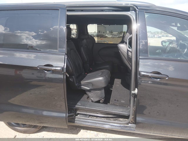 45742412 :رقم المزاد ، 2C4RC1EG5KR541323 vin ، 2019 Chrysler Pacifica Touring L Plus مزاد بيع