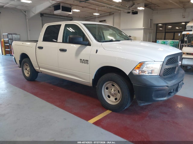 RAM 1500 Tradesman 4x4 5'7 Box 2018 1C6RR7KG3JS144171 zdjęcie główne