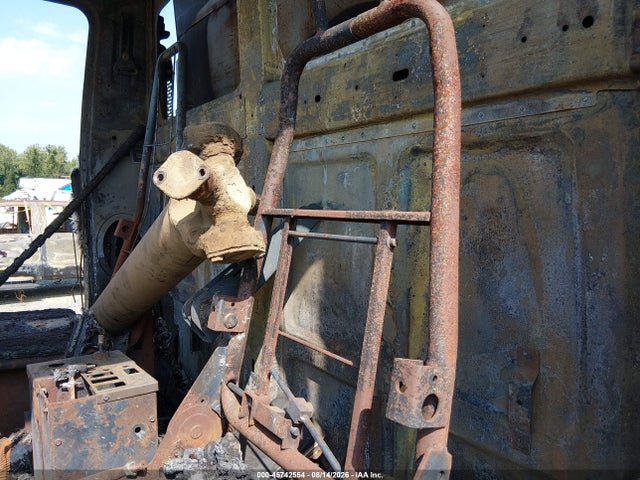 2006 Sterling Truck L 9500 მანქანა იყიდება აუქციონზე, vin: 2FZHAZDEX6AW87773, აუქციონის ნომერი: 45742554