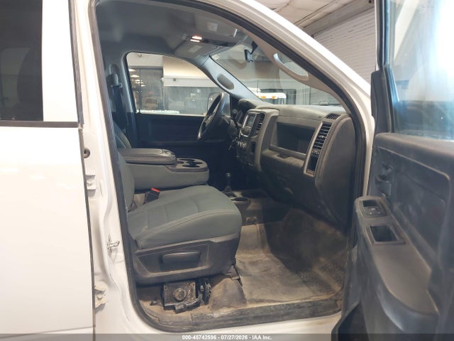3C63R3CL8HG707212 RAM 3500 Tradesman 4x4 6&#039;4 Box