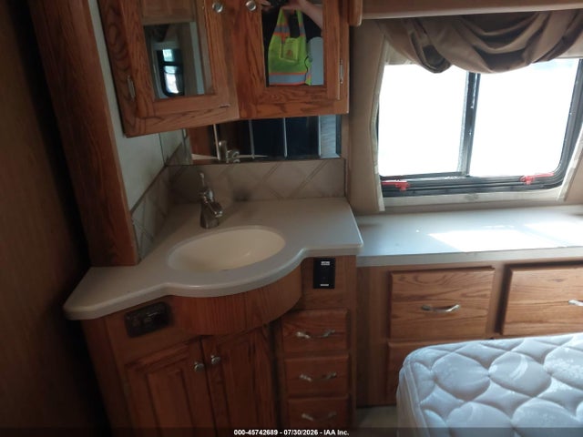 Продаж на аукціоні авто 2005 Freightliner Chassis X Line Motor Home, vin: 4UZAAHDCX5CU22203, номер лоту: 45742689