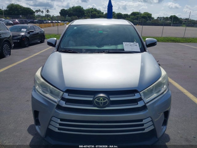 2017 Toyota Highlander Le მანქანა იყიდება აუქციონზე, vin: 5TDZARFH8HS026537, აუქციონის ნომერი: 45742738