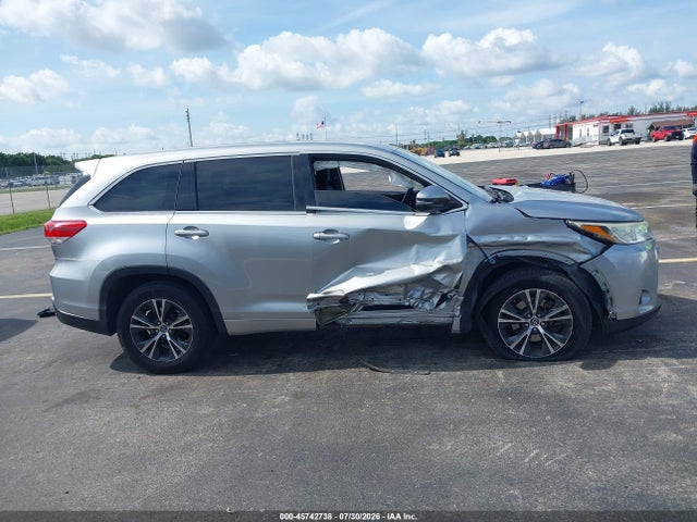 2017 Toyota Highlander Le მანქანა იყიდება აუქციონზე, vin: 5TDZARFH8HS026537, აუქციონის ნომერი: 45742738