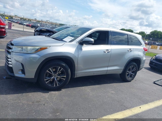 2017 Toyota Highlander Le მანქანა იყიდება აუქციონზე, vin: 5TDZARFH8HS026537, აუქციონის ნომერი: 45742738