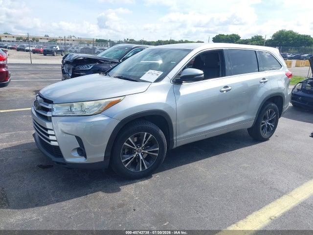 2017 Toyota Highlander Le მანქანა იყიდება აუქციონზე, vin: 5TDZARFH8HS026537, აუქციონის ნომერი: 45742738