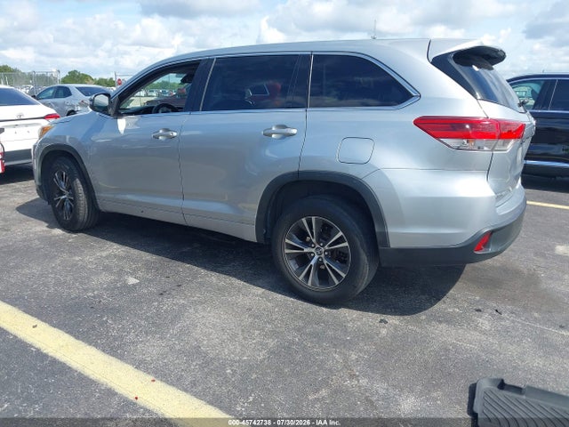2017 Toyota Highlander Le მანქანა იყიდება აუქციონზე, vin: 5TDZARFH8HS026537, აუქციონის ნომერი: 45742738