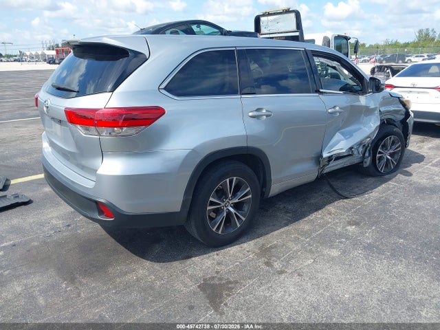2017 Toyota Highlander Le მანქანა იყიდება აუქციონზე, vin: 5TDZARFH8HS026537, აუქციონის ნომერი: 45742738