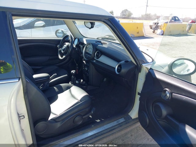 45742934 :رقم المزاد ، WMWZF3C59ET571410 vin ، 2014 Mini Clubman Cooper مزاد بيع