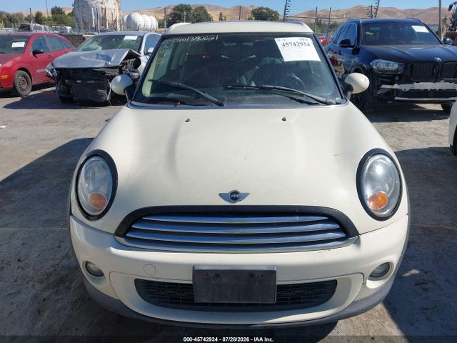 45742934 :رقم المزاد ، WMWZF3C59ET571410 vin ، 2014 Mini Clubman Cooper مزاد بيع