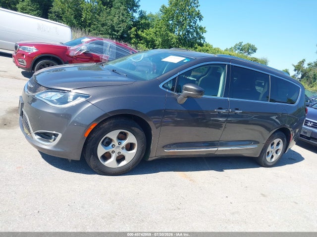 2017 Chrysler Pacifica Touring-l Plus მანქანა იყიდება აუქციონზე, vin: 2C4RC1EG5HR727386, აუქციონის ნომერი: 45742959