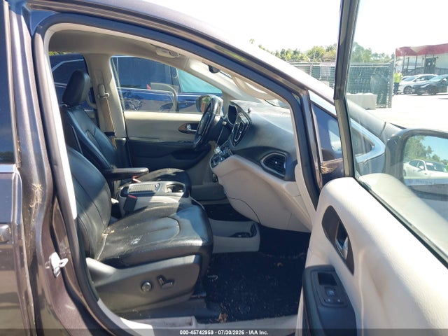 2017 Chrysler Pacifica Touring-l Plus მანქანა იყიდება აუქციონზე, vin: 2C4RC1EG5HR727386, აუქციონის ნომერი: 45742959