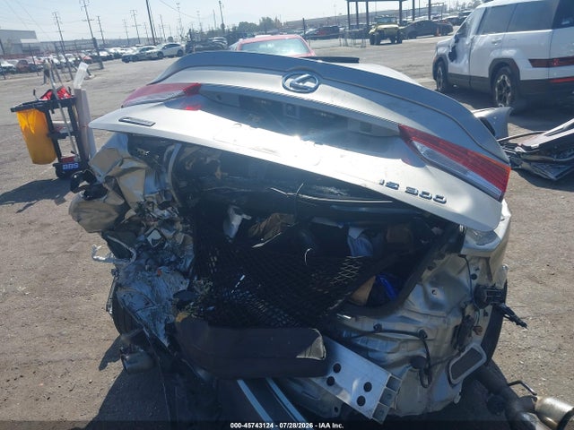 Lexus IS 300 2020 JTHGA1D25L5104020 Image 16