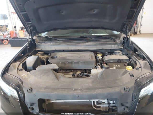 45743169 :رقم المزاد ، 1C4PJMCB8KD429916 vin ، 2019 Jeep Cherokee Latitude 4x4 مزاد بيع