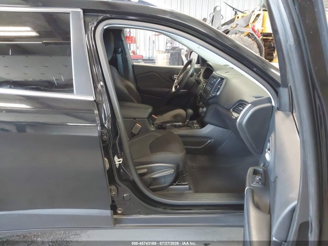 45743169 :رقم المزاد ، 1C4PJMCB8KD429916 vin ، 2019 Jeep Cherokee Latitude 4x4 مزاد بيع