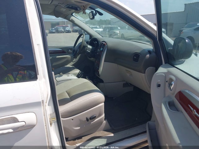 Продажа на аукционе авто 2005 Chrysler Town & Country Limited, vin: 2C8GP64L85R483265, номер лота: 45743222