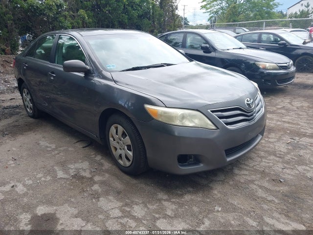 45743337 :رقم المزاد ، 4T4BF3EK7AR043619 vin ، 2010 Toyota Camry Le مزاد بيع