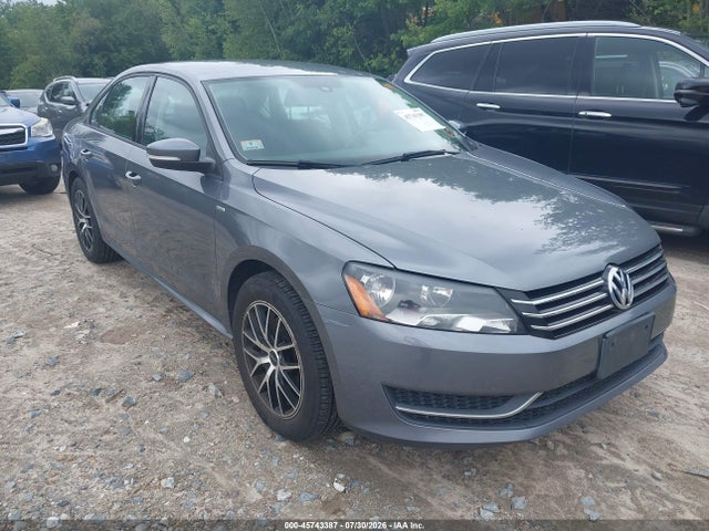 2015 Volkswagen Passat 1.8t Wolfsburg Edition მანქანა იყიდება აუქციონზე, vin: 1VWAT7A39FC012682, აუქციონის ნომერი: 45743387
