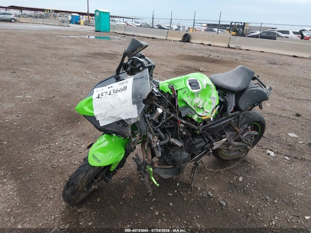 45743660 :رقم المزاد ، ML5EXEP1XSDAD9745 vin ، 2025 Kawasaki Ex650 P مزاد بيع