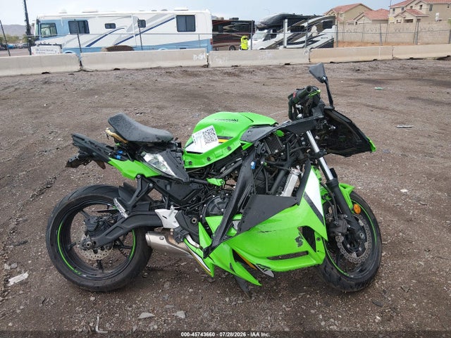 45743660 :رقم المزاد ، ML5EXEP1XSDAD9745 vin ، 2025 Kawasaki Ex650 P مزاد بيع