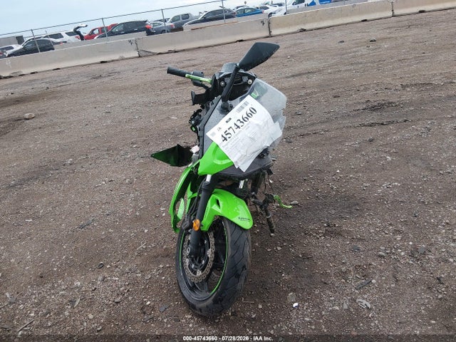 45743660 :رقم المزاد ، ML5EXEP1XSDAD9745 vin ، 2025 Kawasaki Ex650 P مزاد بيع