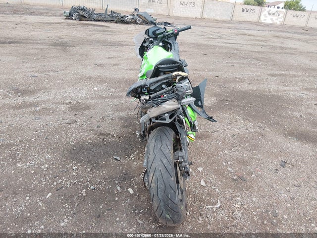 45743660 :رقم المزاد ، ML5EXEP1XSDAD9745 vin ، 2025 Kawasaki Ex650 P مزاد بيع
