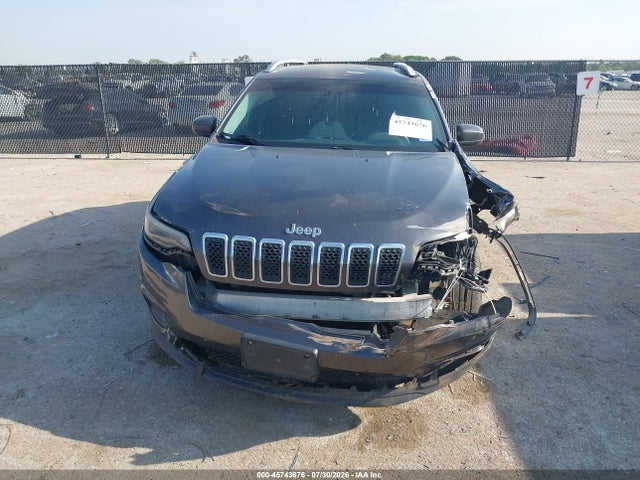 45743676 :رقم المزاد ، 1C4PJMLB8KD194739 vin ، 2019 Jeep Cherokee Latitude Plus 4x4 مزاد بيع