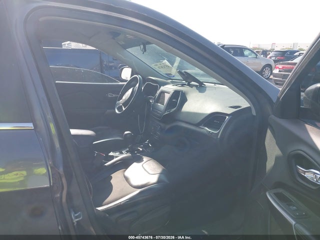 45743676 :رقم المزاد ، 1C4PJMLB8KD194739 vin ، 2019 Jeep Cherokee Latitude Plus 4x4 مزاد بيع
