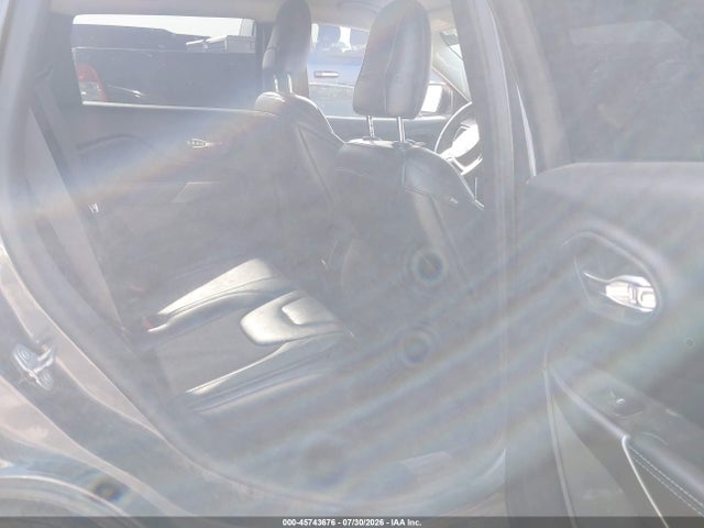 45743676 :رقم المزاد ، 1C4PJMLB8KD194739 vin ، 2019 Jeep Cherokee Latitude Plus 4x4 مزاد بيع